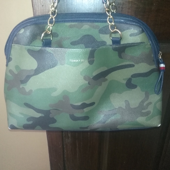 Tommy Hilfiger army purse !! - Picture 3 of 5